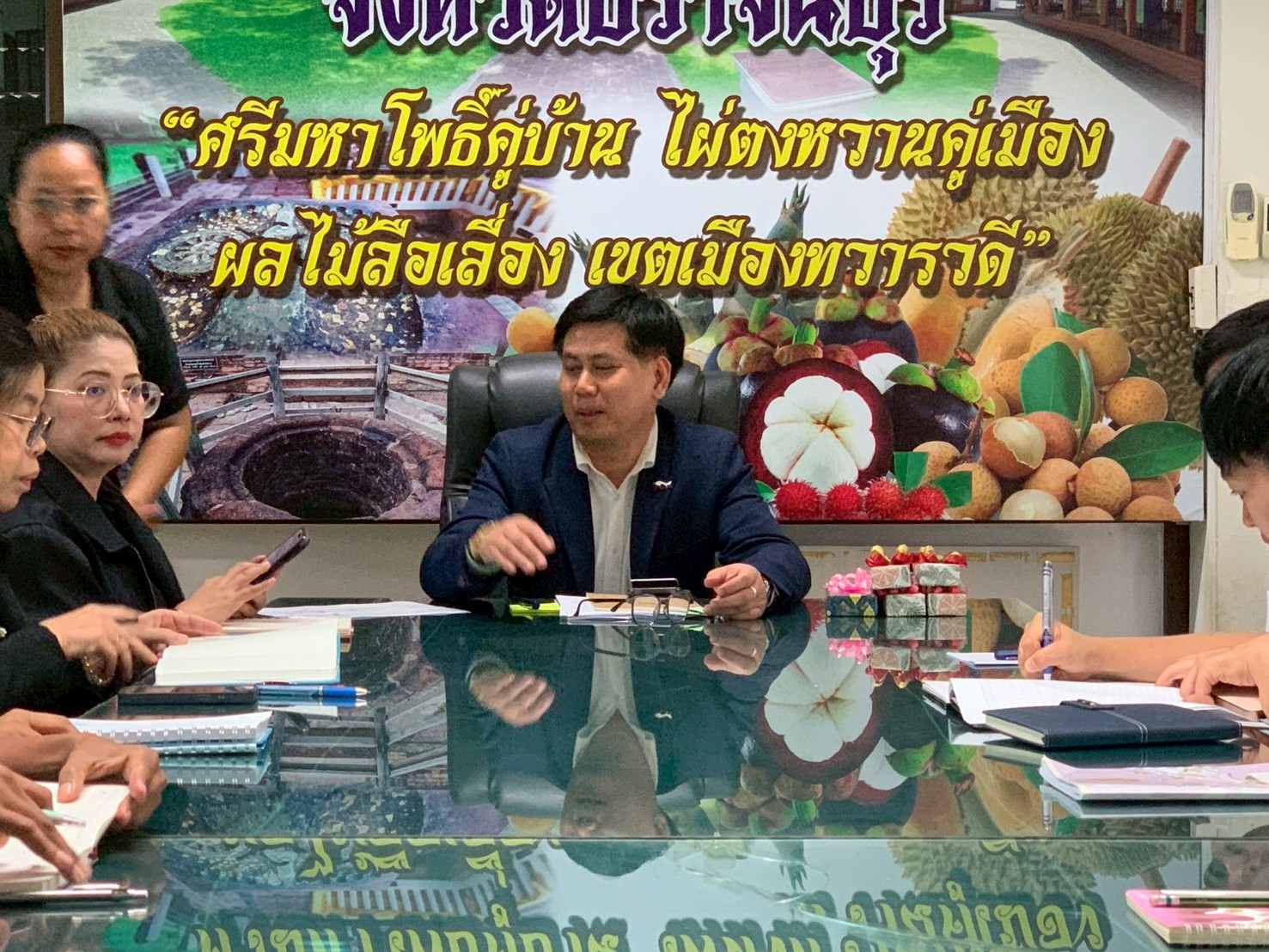 title - วันที่ 9 มิถุนายน 2569 นายวิทูล ประดิษฐบุญ ปฏิรูปที่ดินจังหวัดปราจีนบุรี ได้มอบนโยบาย ของรัฐมนตรีช่วยว่าการกระทรวงเกษตรและสหกรณ์ พร้อมทั้งชี้แจงแนวทางการปฏิบัติงาน แก่บุคลากรในสังกัด โดยได้ร่วมรับฟังปัญหา อุปสรรค และหารือแนวทางการขับเคลื่อนภารกิจตามแผนงานและโครงการประจำปีงบประมาณ พ.ศ. 2569